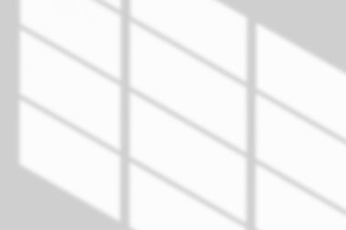 Beyaz duvar arkaplanındaki pencere gölgesi