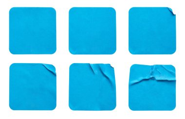 Boş mavi kare yapıştırıcı etiketi beyaz arkaplanda izole edildi