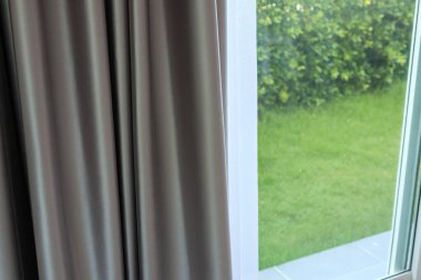 Oturma odasındaki perde iç dekorasyonu