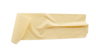 Sarı yapıştırıcı bant beyaz arkaplanda izole edilmiş.