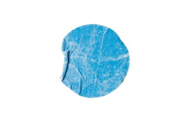 Beyaz arkaplanda izole edilmiş eski mavi yuvarlak yapıştırıcı etiketi