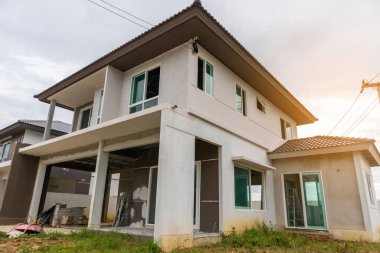 İnşaat alanındaki yeni ev inşaatı devam ediyor