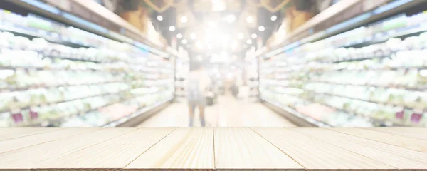 Drewniany Blat Stołowy Supermarketem Sklep Spożywczy Rozmazane Tło Bokeh Światło — Zdjęcie stockowe