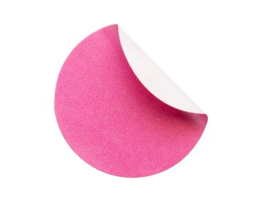 Beyaz arkaplanda izole edilmiş boş pembe yuvarlak yapıştırıcı etiketi