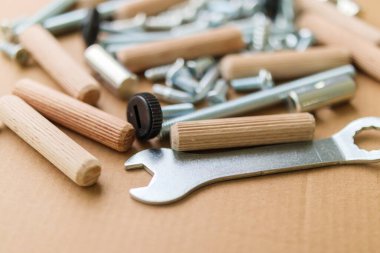 Mobilya gereç kiti vida panel ve cıvata ile monte