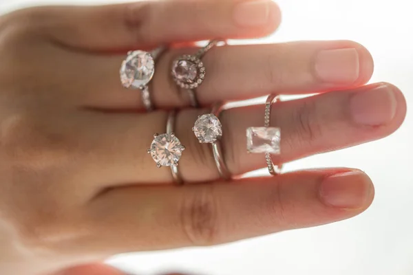 Weibliche Hand Mit Schönem Schmuck Diamantring — Stockfoto