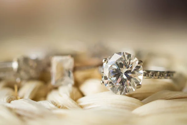 Ékszer Gyémánt Jegygyűrűk Záródnak — Stock Fotó