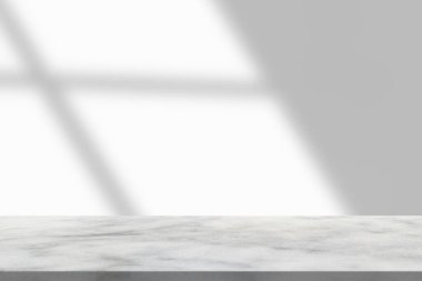 Model ürün görüntüsü için beyaz duvar arka planında pencere gölgesi olan mermer tablo