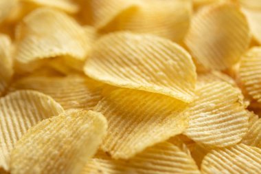 Çıtır çıtır patates cipsi, atıştırmalık dokusu arka planı.