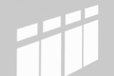 Beyaz duvar arkaplanındaki pencere gölgesi