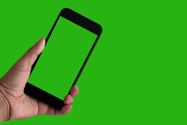 Χέρι Του Αρσενικού Κρατώντας Μαύρο Smartphone Κενό Και Πράσινη Οθόνη — Φωτογραφία Αρχείου