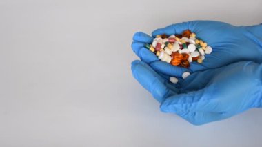 Uluslararası Aşırı Doz Farkındalık Günü, aşırı doz kurbanlarının ailelerine ve sevdiklerine, seçici odaklanma, beyaz bir altyapıya sahip ailelere ve sevdiklerine destek sağlama amaçlı küresel bir kampanyadır.