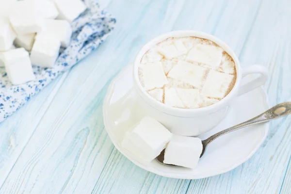 Tazza di cioccolata calda con marshmallow — Foto Stock