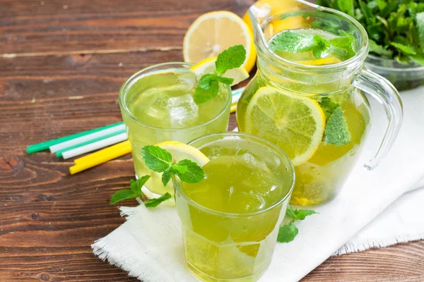 Homemade mint lemonade — Stock Photo, Image