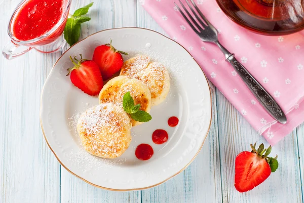 Syrniki, Quark-Pfannkuchen — Stockfoto