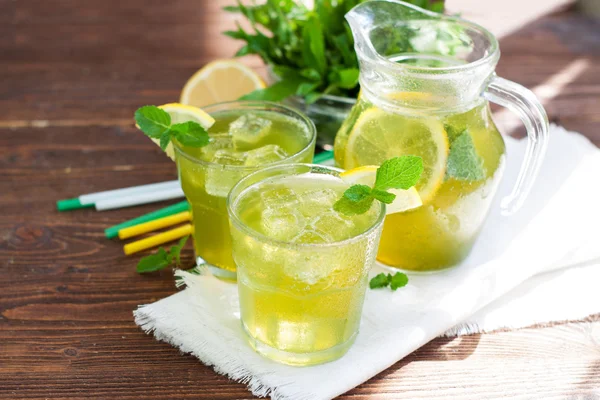 Homemade mint lemonade — Stock Photo, Image