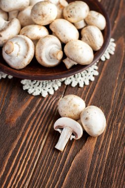 Rustik masada ham mantar