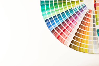Renk örnekleri kitabı yakın çekim. Çeşitli renkler boya örnekleri Katalog.