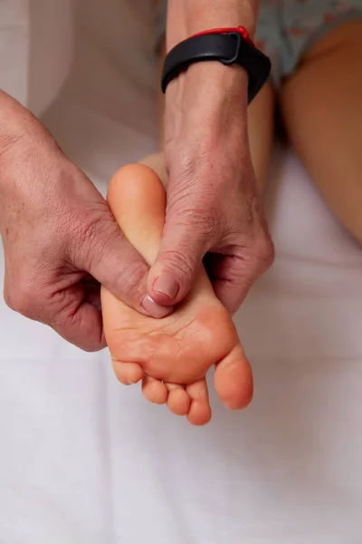 Hands Competent Massage Therapist Massaging Foot Child Prevent Development Flat — Stock Photo, Image