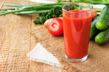 Taze sebze ile sebze suyu