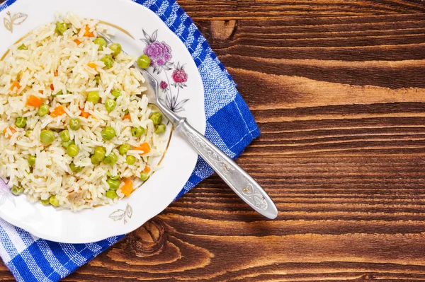 Un plato de arroz con verduras, vista superior —  Fotos de Stock