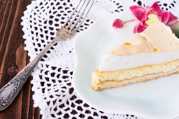 Rebanada de pastel de queso "Lágrimas de ángel", enfoque selectivo —  Fotos de Stock