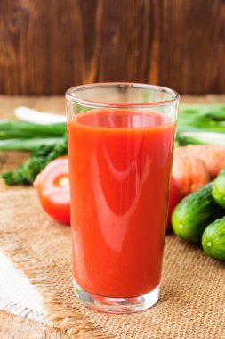 Sağlıklı içecek, sebze suyu malzemelerle