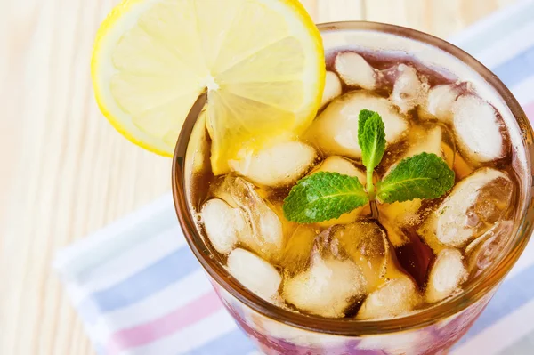 Frissítő ice tea, citrom, menta — Stock Fotó