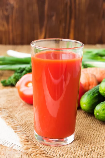 Sağlıklı içecek, sebze suyu malzemelerle