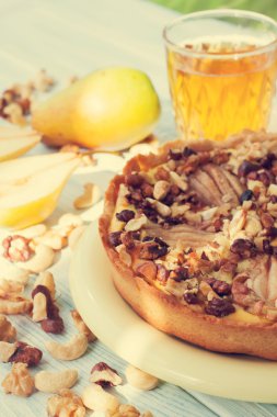 Fındık ve süzme peynir ile armut tart