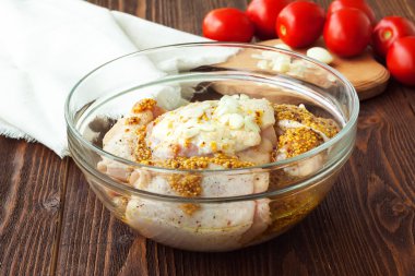 Tavuk domates, sarımsak ve hardal - hazırlık