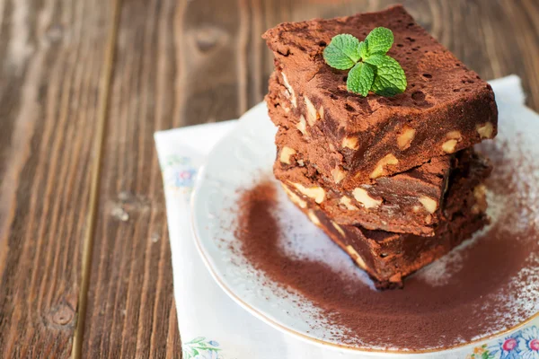 Cake chocolate brownies on wooden background — Stock Photo, Image