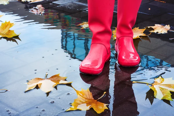 Mujer con botas de lluvia —  Fotos de Stock