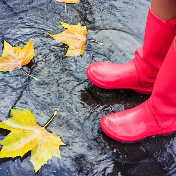 Mujer con botas de lluvia —  Fotos de Stock