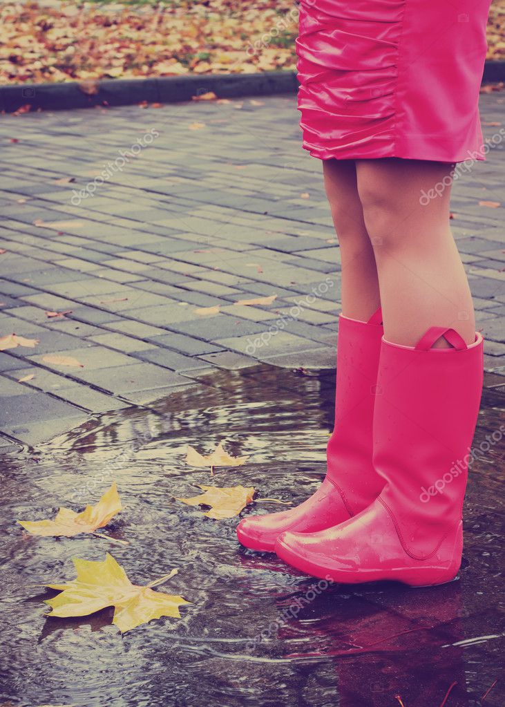 Naked in rain boots 🌈 Uploaded Pin Gummistiefel, Regenkleidu