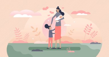 Çocuklarla birlikte mutlu bir aile, özenli ve sevgi dolu bir aile.