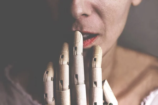 Momento Surrealista Una Mano Madera Tocando Boca Una Mujer —  Fotos de Stock