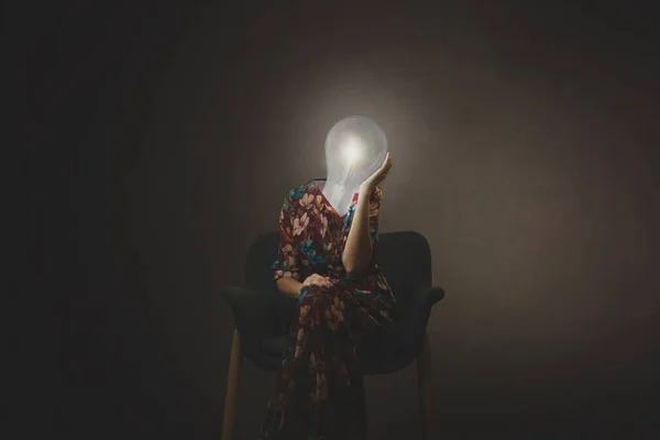 Retrato Mulher Negócios Com Lâmpada Cabeça Conceito Ideia Criativismo — Fotografia de Stock