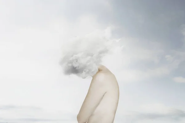 Imagen Surrealista Una Nube Blanca Que Cubre Rostro Una Mujer — Foto de Stock