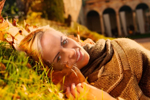 Relaxed fashion model in autumn in a country house — Stock Photo, Image