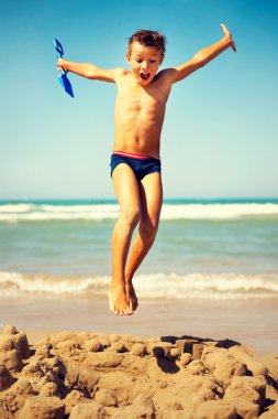 Çocuk özgürlük Beach atlama