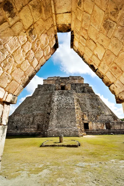 Große pyramide von uxmal yucatan mexiko — Stockfoto