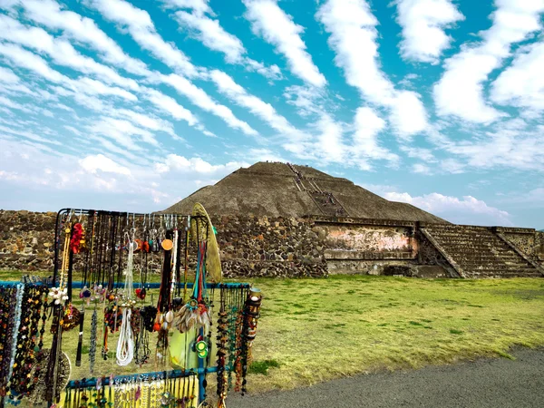 Pequeno mercado em frente às ruínas de Teotihuacan — Fotografia de Stock