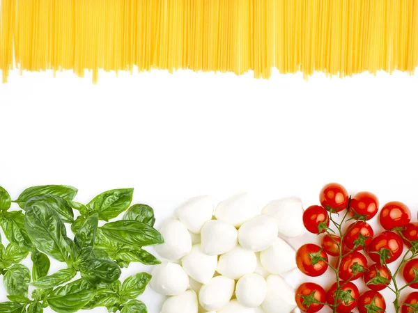 Az olasz zászló, friss zöldségek és spagetti — Stock Fotó