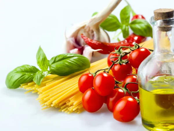 Pasta spaghetti vegetables, spices and oil — Stock Photo, Image