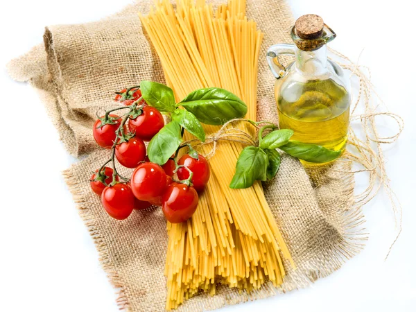 Pasta spaghetti vegetables, spices and oil — Stock Photo, Image