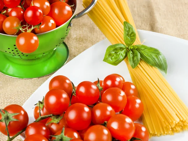 Composition of pasta spaghetti tomatoes and basil — Stock Photo, Image