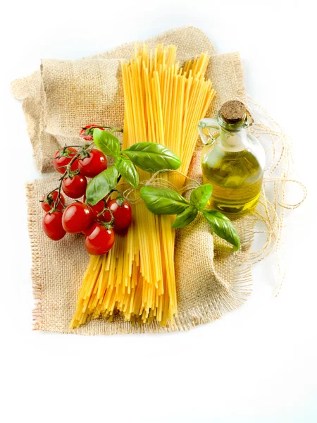 Composition of pasta spaghetti vegetables, spices and oil — Stock Photo, Image