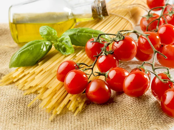 Pasta spaghetti vegetables, spices and oil — Stock Photo, Image