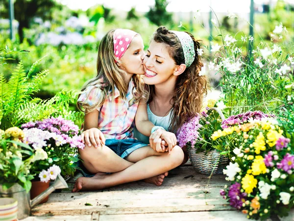 Mom and daughter have fun in the work of gardening — Stock Photo, Image